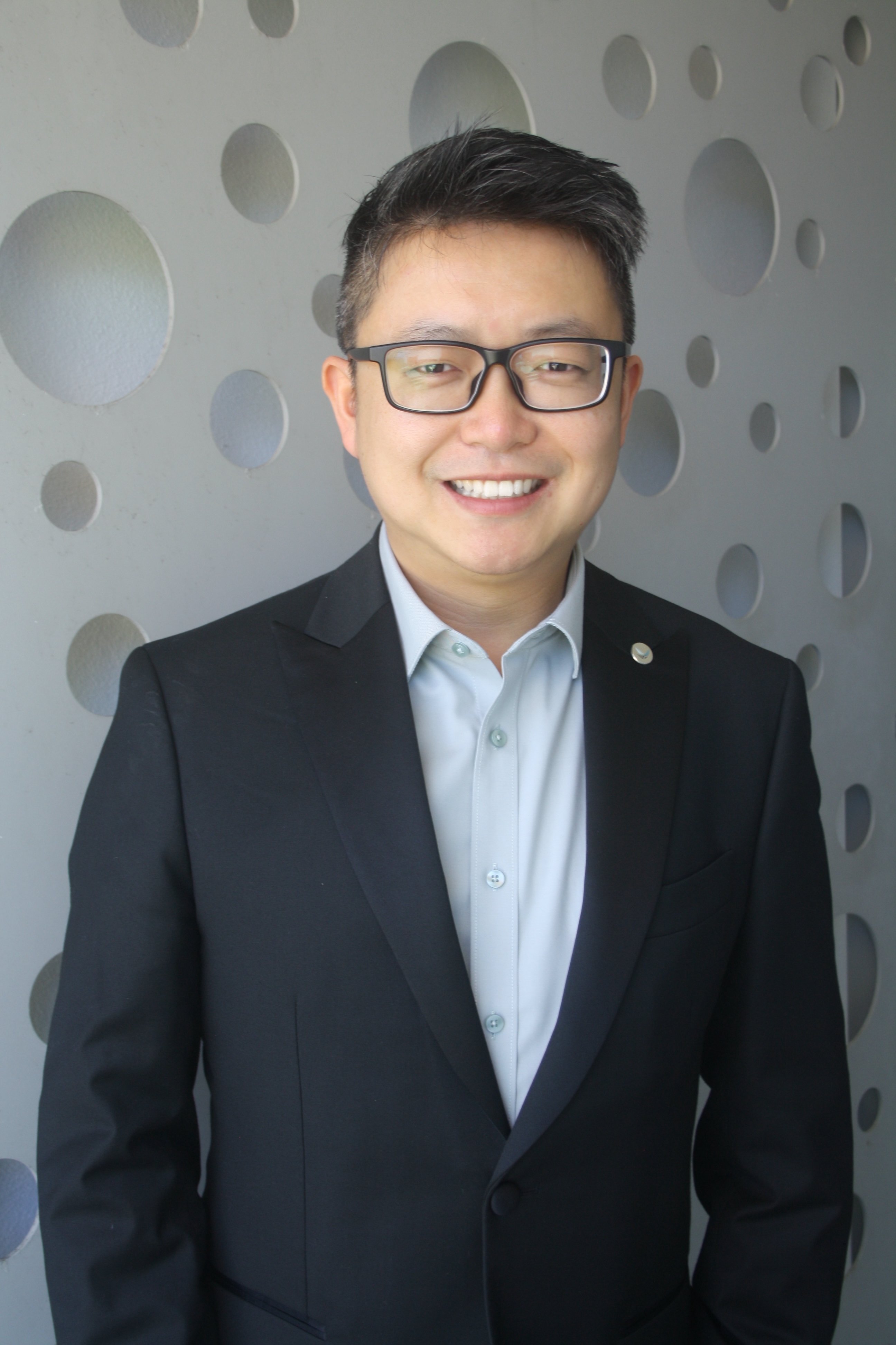 Dr Paul Cheng FRACS Specialist Plastic Surgeon Gold Coast Plastic Surgeon Ballina NSW Safe plastic surgery Gold Coast Eyelid surgery Gold Coast (blepharoplasty) Facelift surgery Gold Coast Rhinoplasty Gold Coast